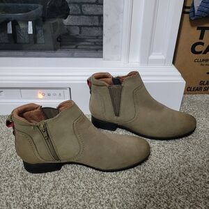 Cobb Hill Boots Womens Green And Brown Ankle Bootie Side Zip, Size 9.5